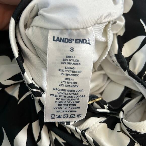 Lands End One Piece Floral Swimsuit Size Small UPF 50 Black White Beach Vacation - Picture 4 of 8